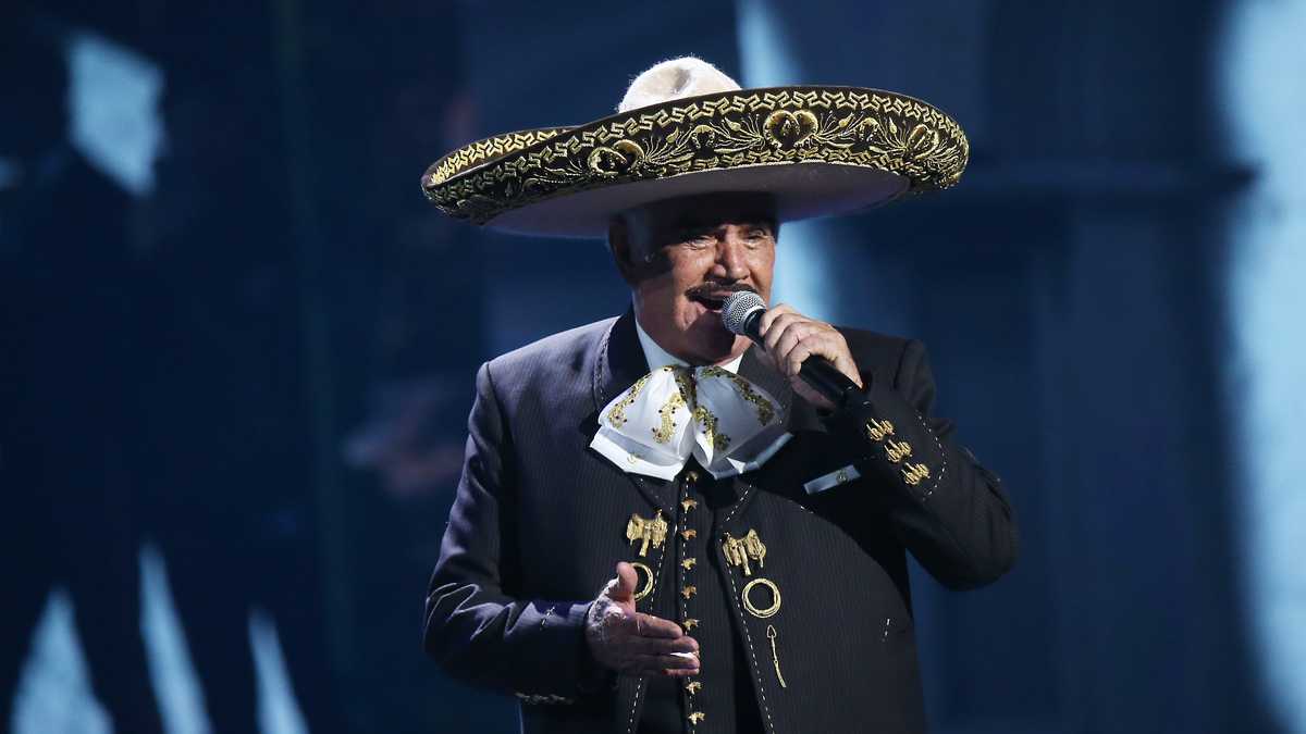 Sentido homenaje a Vicente Fernández en los Grammy