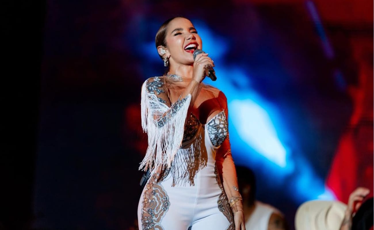 Paola Jara no aguantó las lágrimas en pleno concierto